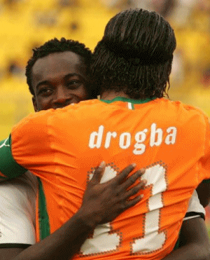 drogba%20and%20essien%20after%20acn%203r
