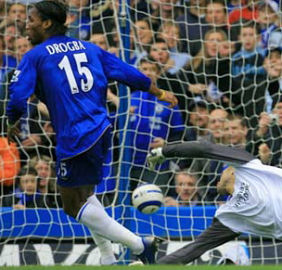 drogba%20march%202006%20vs%20city2.jpg