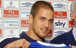 joe%20signs%20for%20chelsea.gif