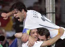 ballack%20celebrates%20oliver%20neuville