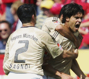 ballack%20celebrates%20scoring%20%20for%