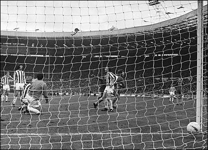 _41389868_osgood72leaguecup_ac416.jpg