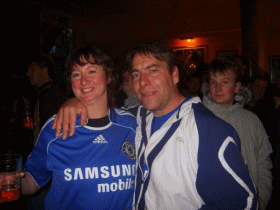 06_07%20piss%20up%20val%20and%20mick.gif