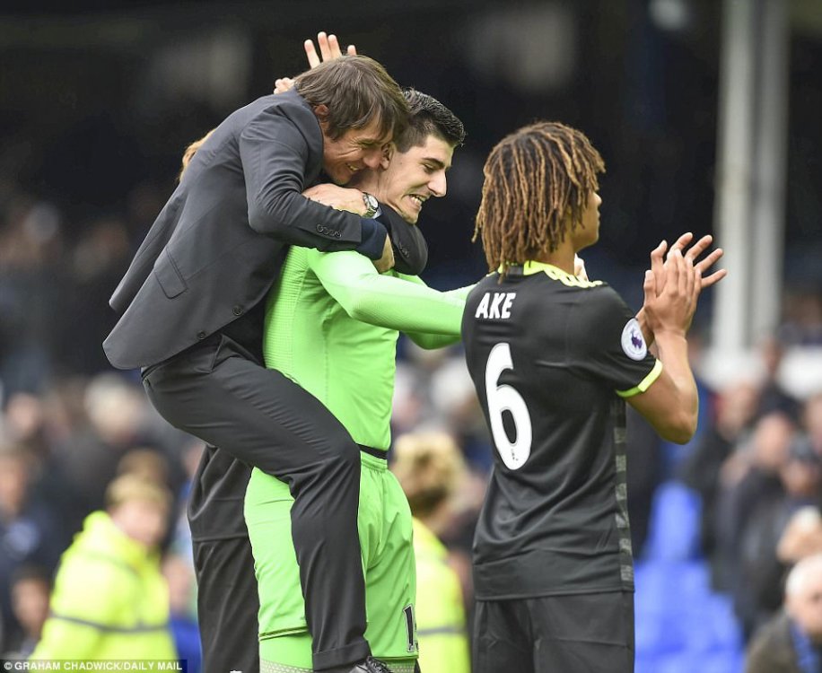 590628a06c7ba_conteandcourtois.thumb.jpg.4fc4cca652884ff76a5c465f79367570.jpg