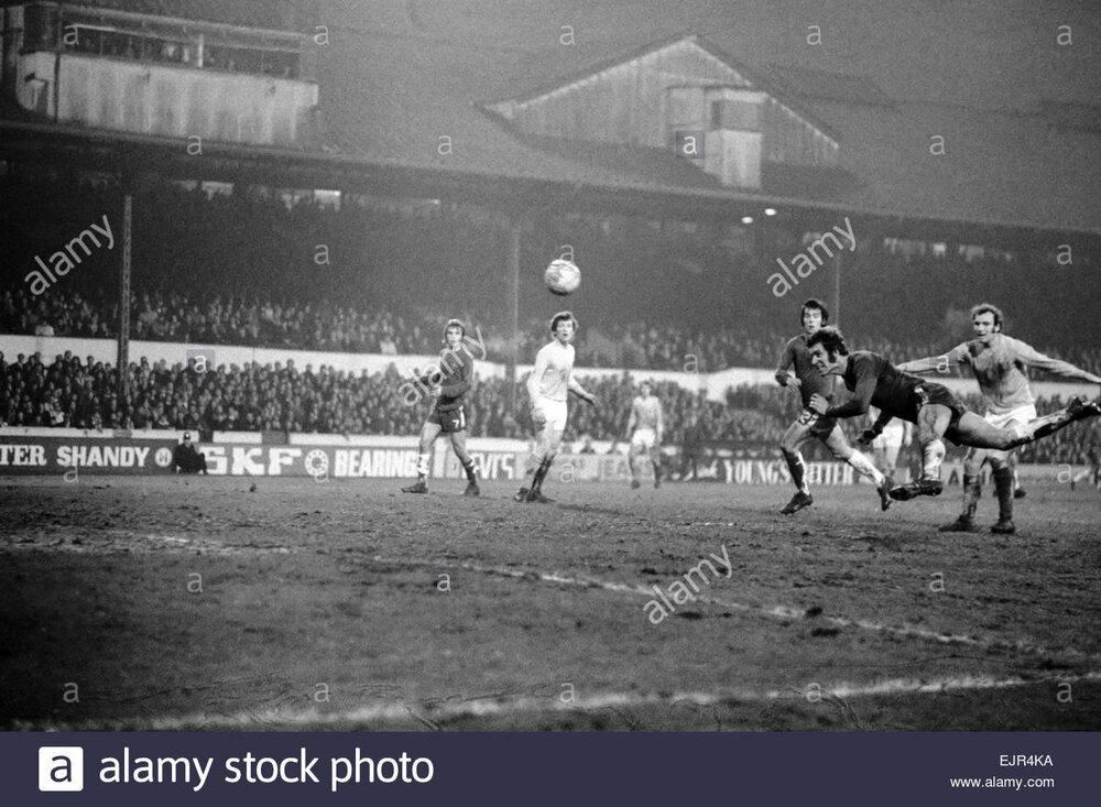 chelsea-v-huddersfield-peter-osgood-chelseas-centre-forward-scores-EJR4KA.jpg