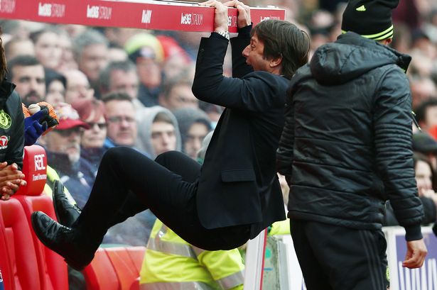 PAY-Chelsea-manager-Antonio-Conte-celebrates-his-teams-goal-to-make-it-1-2-during-the-Premier-League-mat.jpg.560fae558abe7c50ac09b9f0ebf6a438.jpg