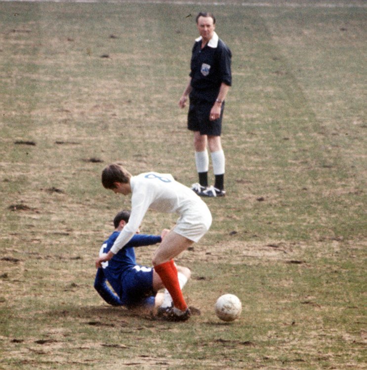 1970-FA-Cup-Action-GettyImages-78988144.thumb.jpg.33c8ea034b4fb68b39123b18a145433a.jpg