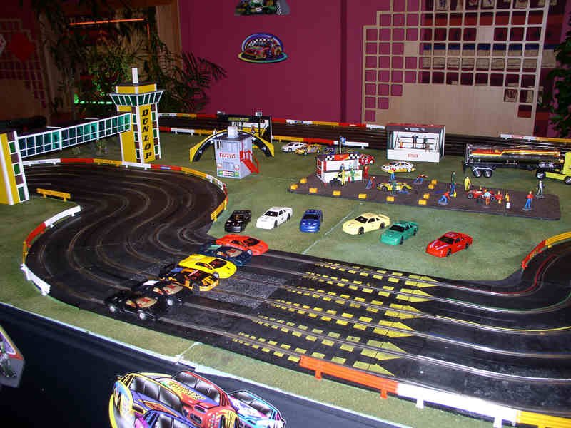 Scalextric1.jpg.bca9b7aed523a9e39f8becc7d1854762.jpg