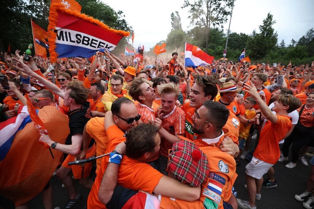10netherlands-fans-01-ftlq-jumbo.jpg