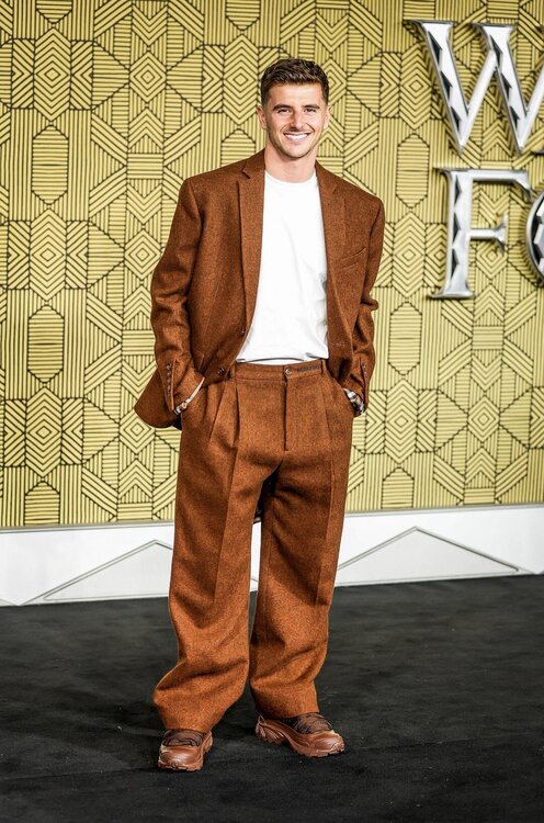 mason-mount-looks-like-a-man-who-has-recently-bought-a-v0-mqke8dlrkf7c1.jpeg